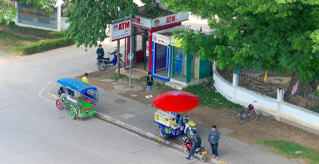 ATM au Laos.